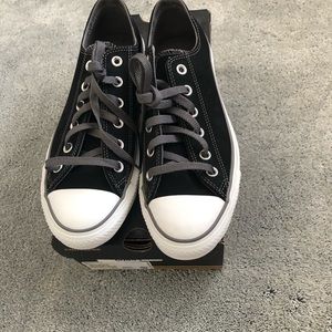 2 Pairs, 1 BLK & 1GRY CNVRS AllStar MEN 8 WMN 10